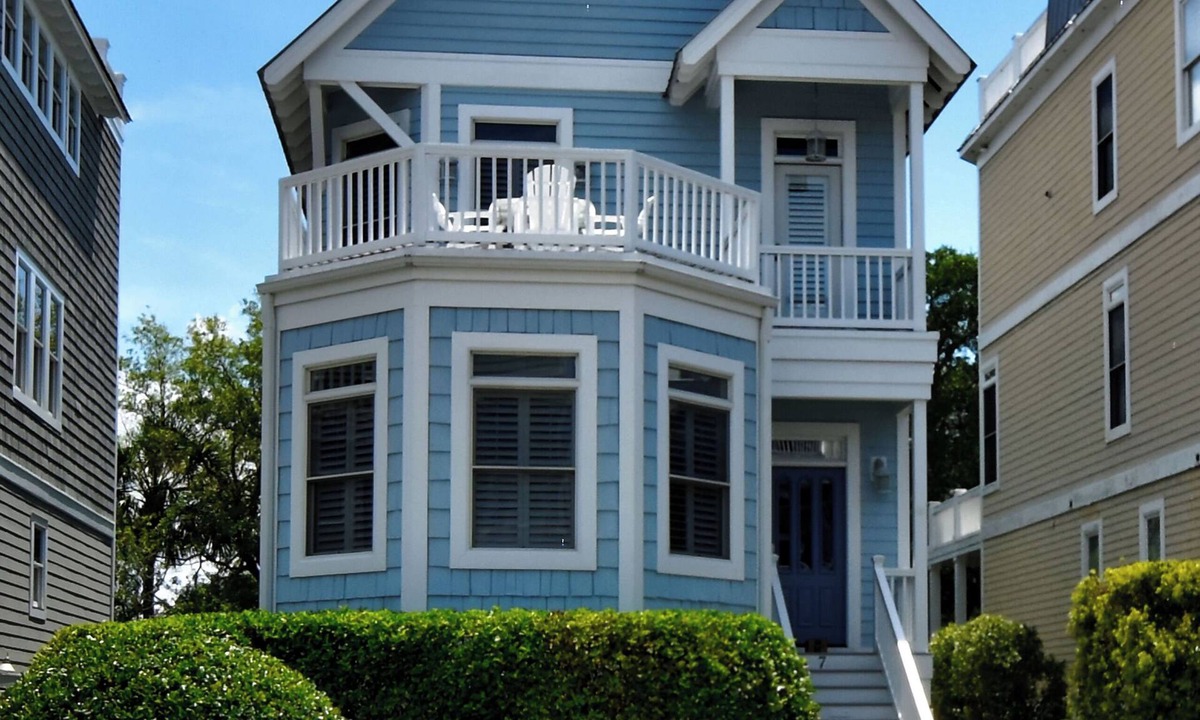 Saint Simons Island House | Family Friendly Coast Cottage just steps away from the community pool & beach!