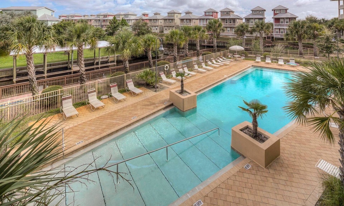 Waterside Village Cottage | Family-Friendly*Boat Dock*Walk to Beach