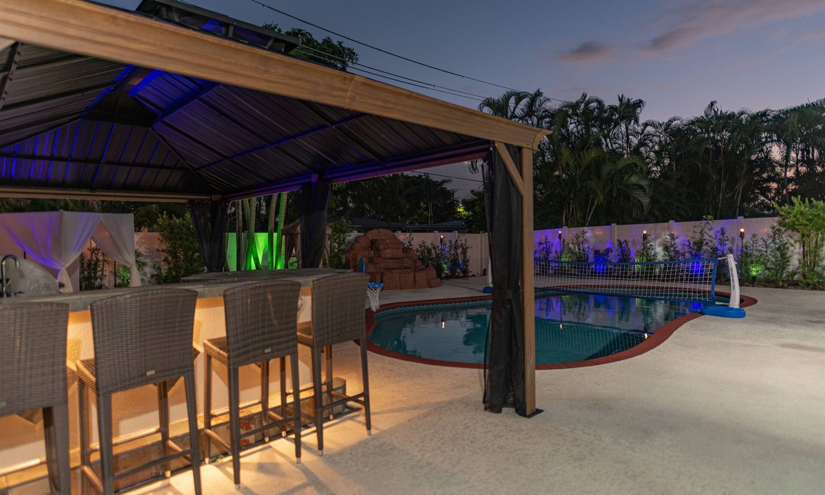 Dania Beach House | 🏖️ Family Friendly House 6 Minutes Away from the Beach