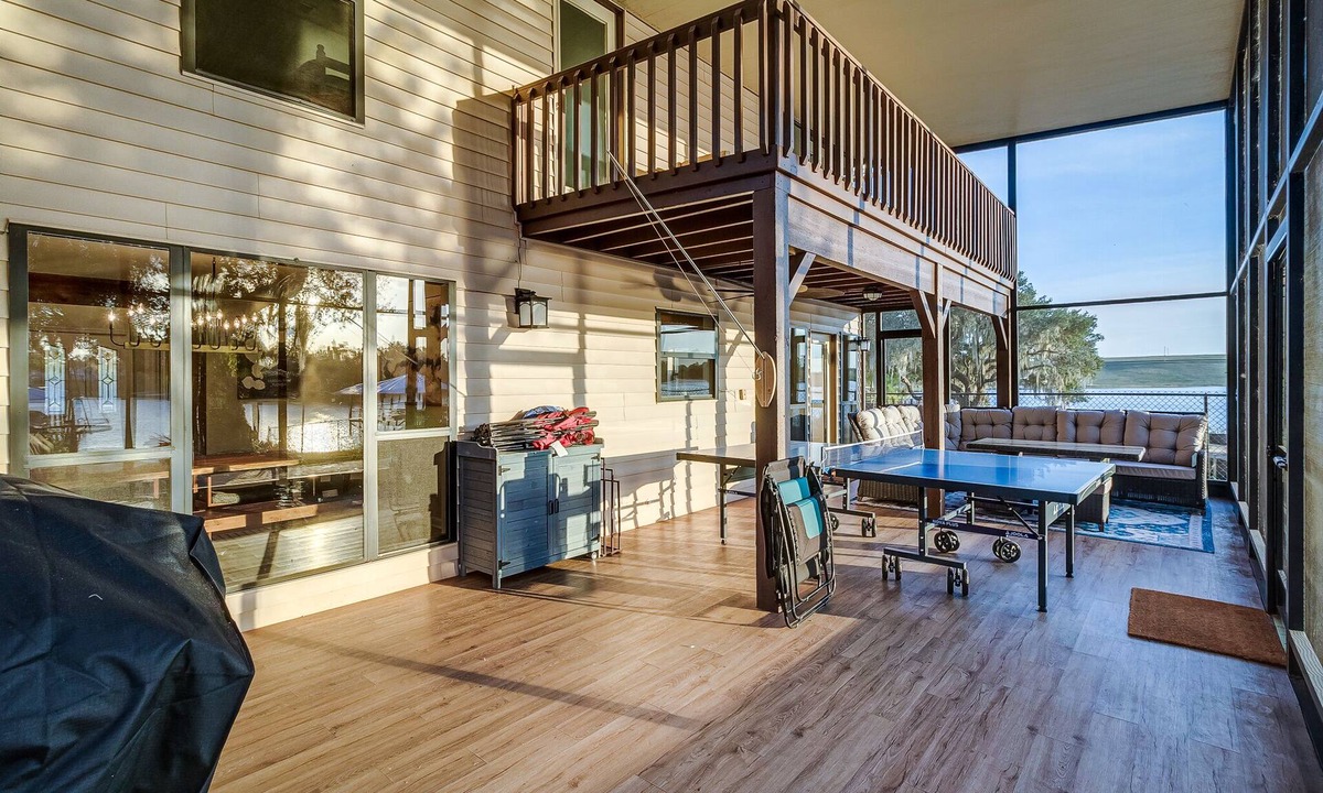Crooked Lake House | Family-friendly lakefront paradise near Disney and LegoLand.
