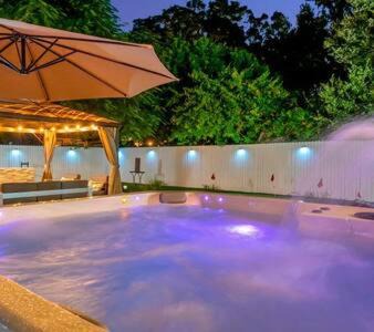 St. Petersburg House | Family Fun & Backyard Oasis Hot Tub Games & BBQ