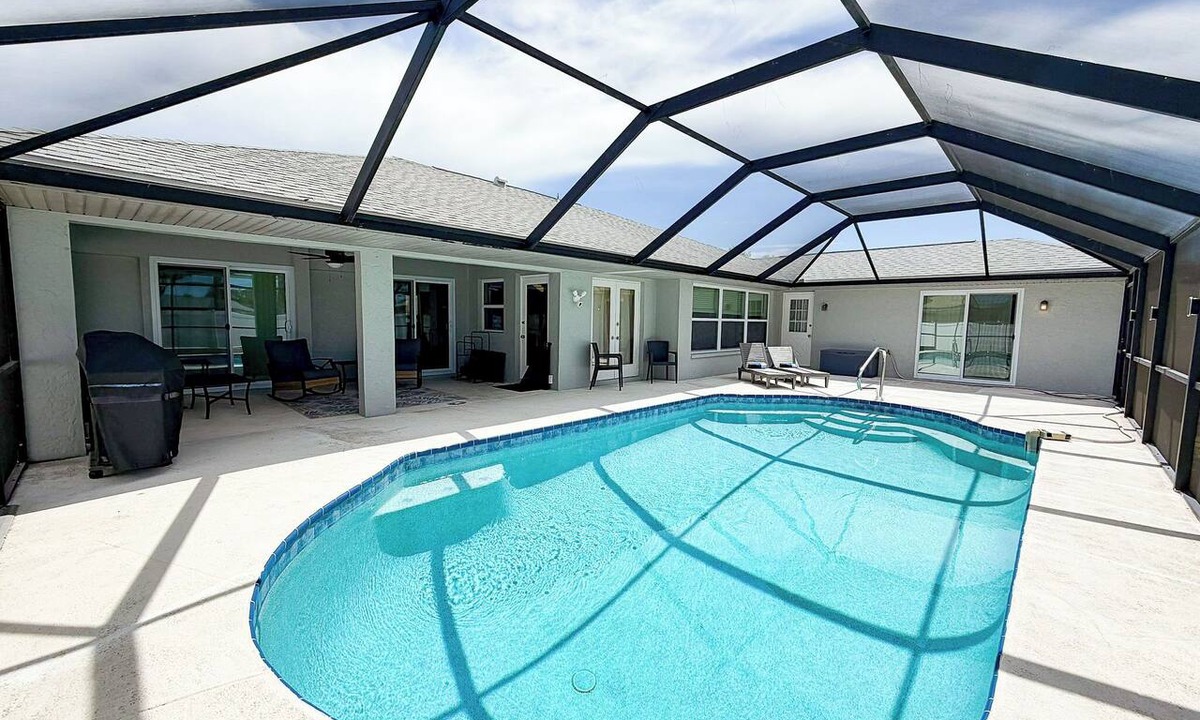 Port Charlotte House | Family Fun By Gulf Beaches ~Fishing ~Heated Pool ~King Suite ~Shelling ~Golfing