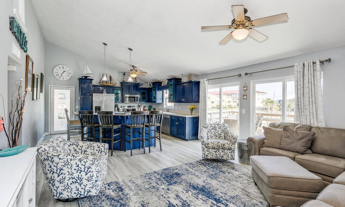 Toilla Segunda House | Family Fun by the Gulf 5-Min Walk to Beach Pet Friendly!