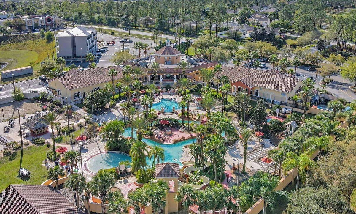 Regal Palms House | Family home boasting entertainment for everyone with wifi