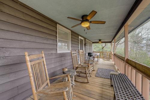 Hiawassee House | Family Lake Days! Mtn-View Cabin in Hiawassee