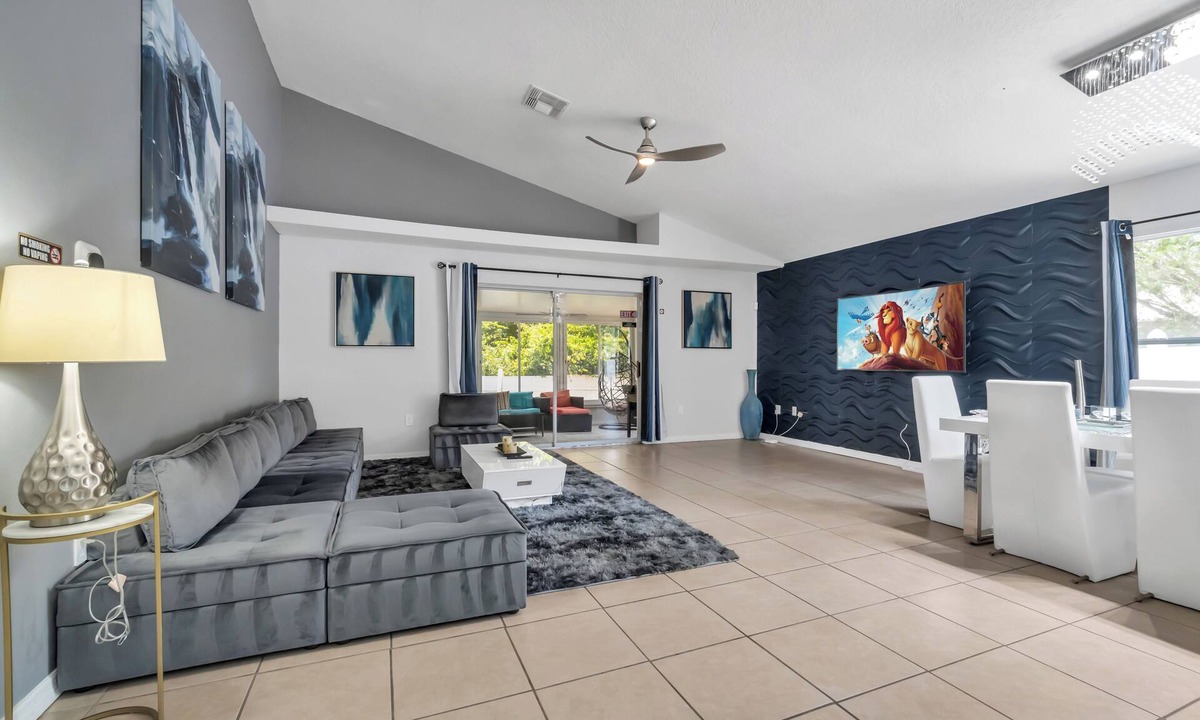 Thousand Oaks Villa | Family Pool Villa - Game Room – 11mi to Disney