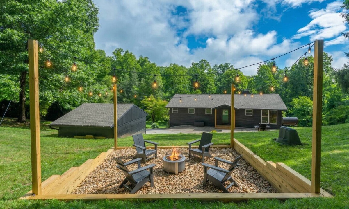 Waynesville House | Family Retreat, Fire Pit, Grill, and 4.5 Acres!