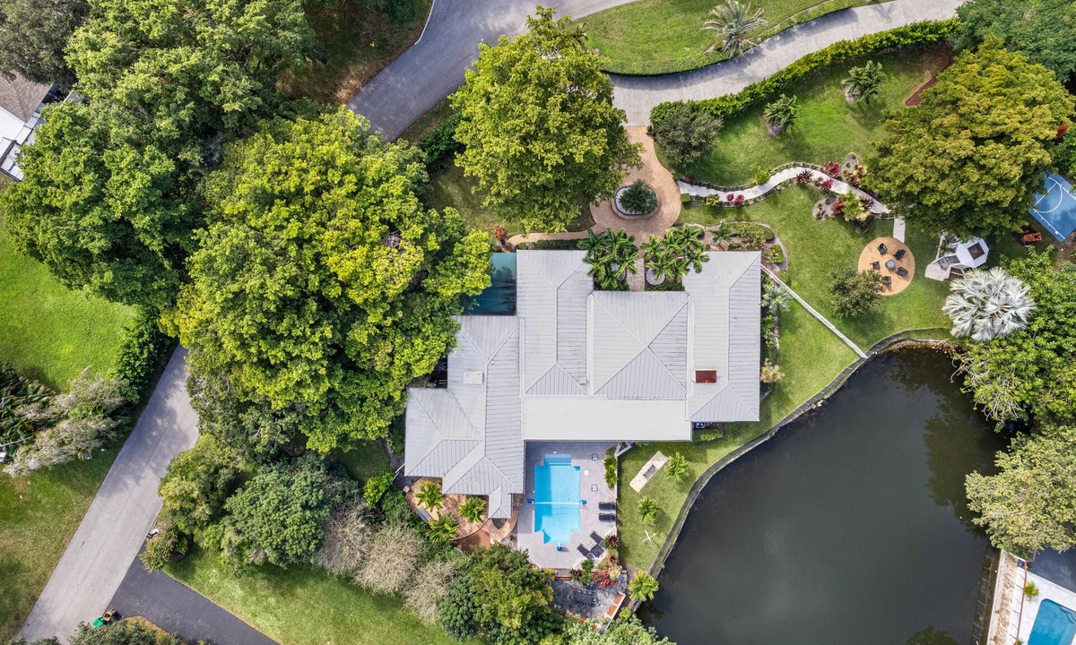 Davie Villa | Family villa w/heated pool, gameroom & fire pit