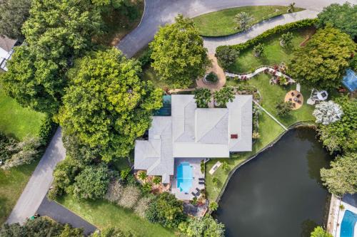 Davie Villa | Family villa w heated pool gameroom fire pit