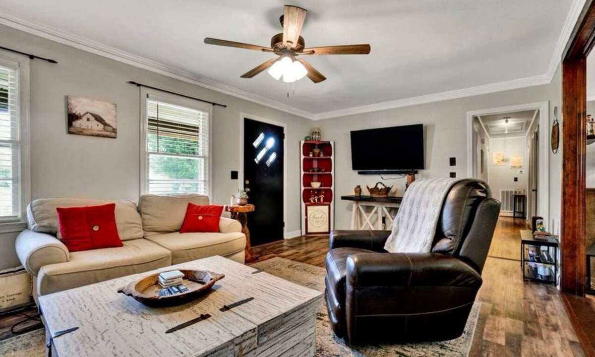 Simpsonville House | Fantastic 3-bedroom house with AC in Simpsonville located off I-385