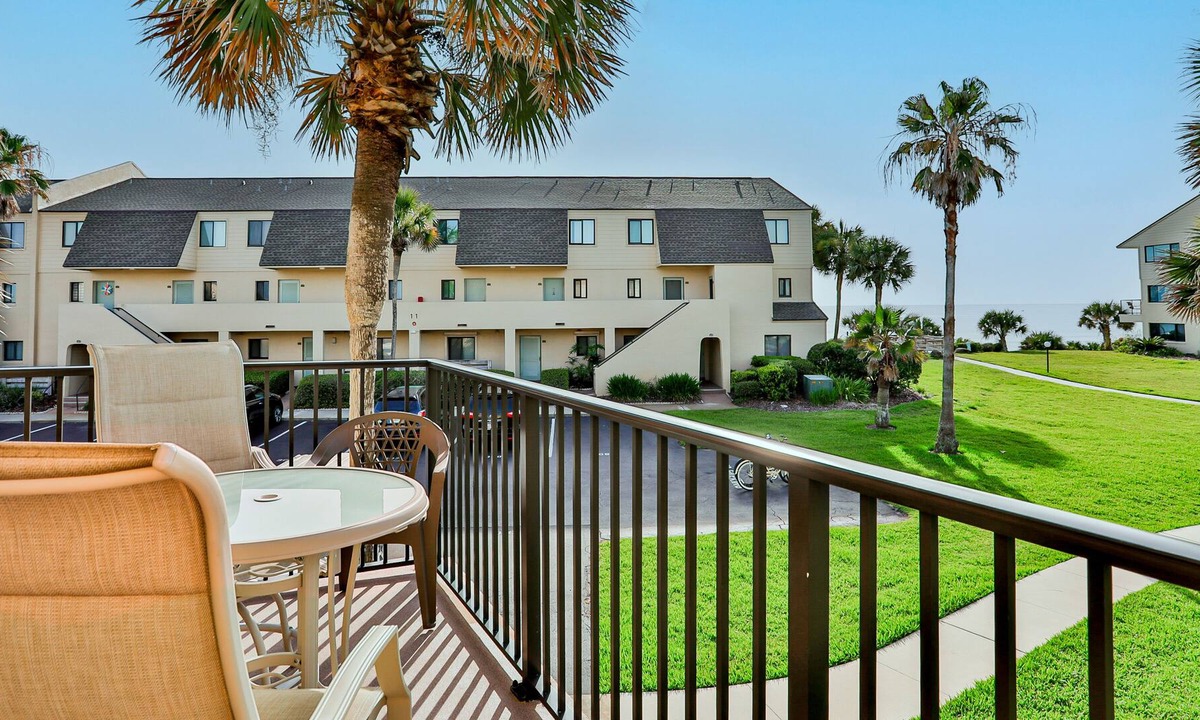 Crescent Beach Condo | Fantastic coastal gem with shared pools, private balcony, beach access & WiFi