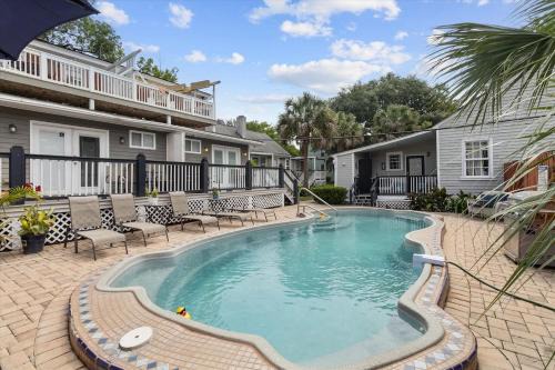 Beach Institute House | Fantastic Downtown Condo With Shared Pool!