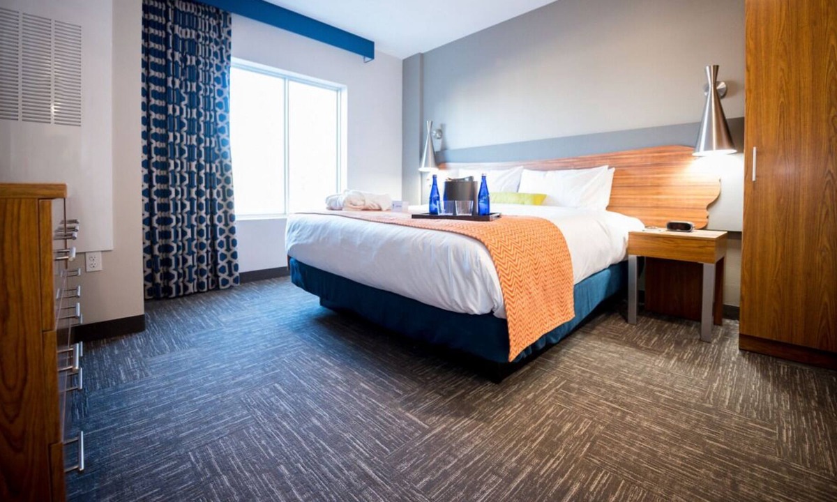 Circleville Resort | Fantastic Getaway for your Family! 3 Large Accommodations w/ Free Parking! Pools