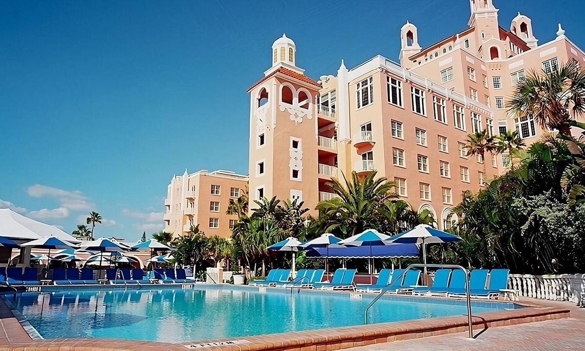 Pass-a-Grille House | Fantastic Views! 3 Family-friendly Rooms with Beach Access! Outdoor Pool