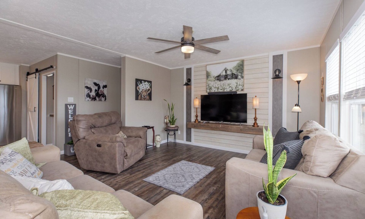 Purlear House | Farmhouse inspired 3-bedroom open concept house with panoramic views!
