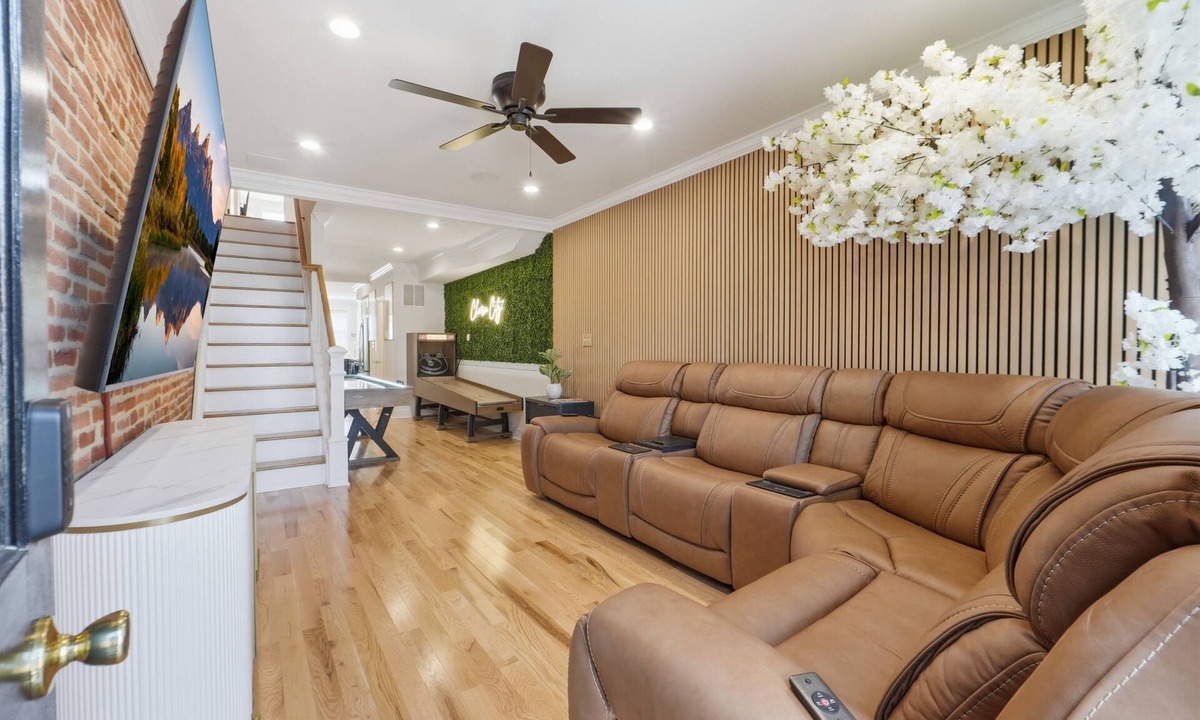 South Baltimore House | Federal Hill Luxury Stadium View House w/Rooftop, Entertainment & Amenities!
