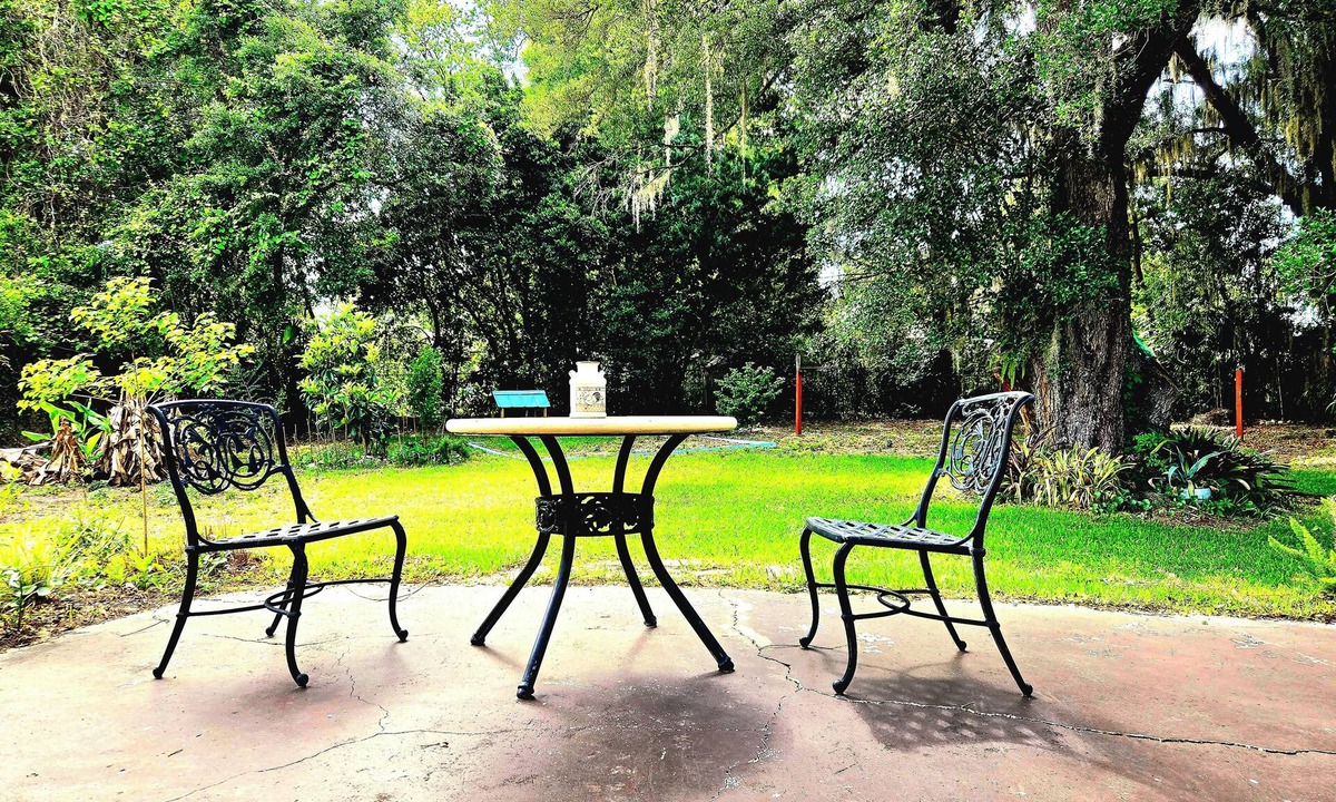Crystal River House | Fenced Pets Retreat! Standup Boards/Kayaks/Bikes, Fire Pit, minutes to Gulf!