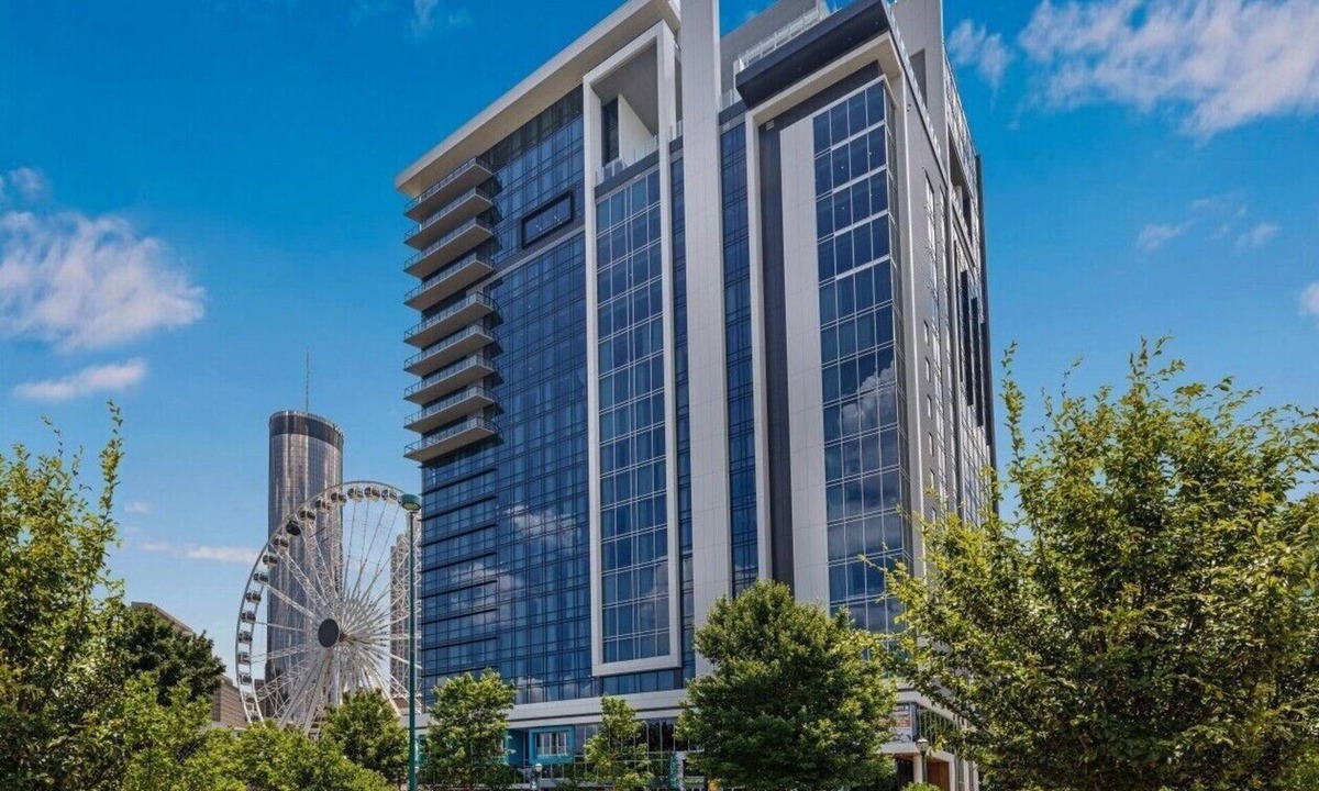 Fairlie-Poplar Historic District Hotel | Major international sporting event ATLANTA Vacation Rental. 1BDR Deluxe, Sleeps 4, Full Kitchen