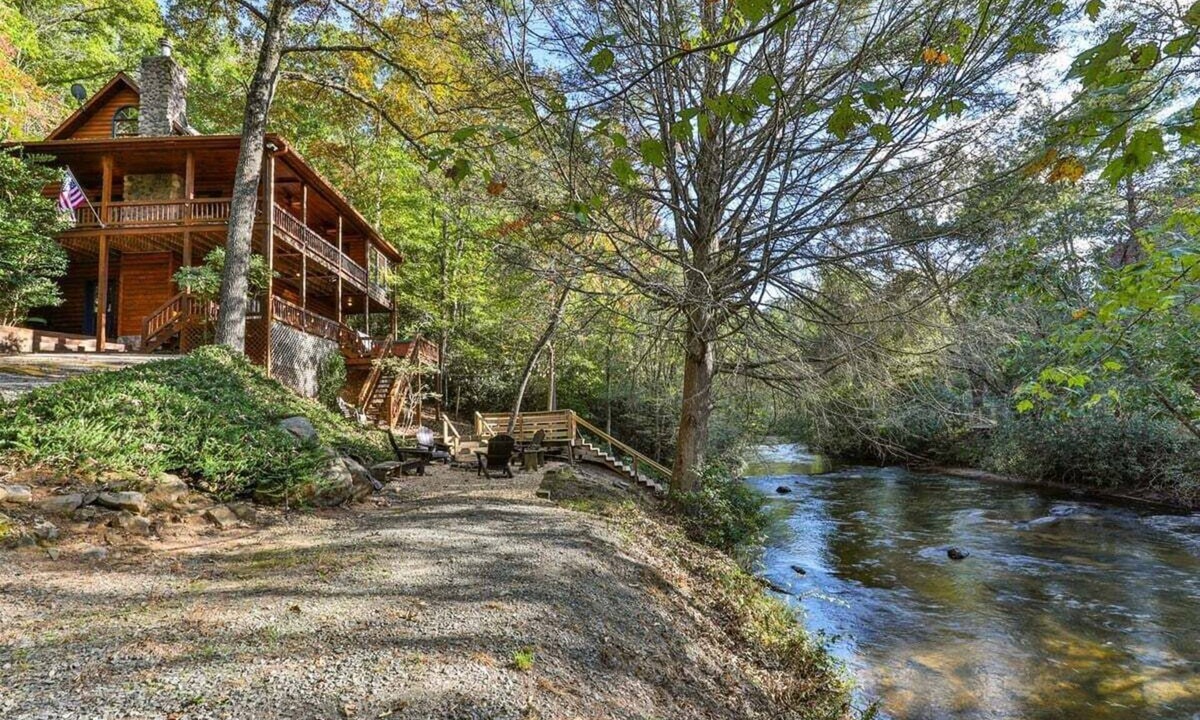 McCaysville Cabin | FightingTown USA | Blue Ridge, GA
