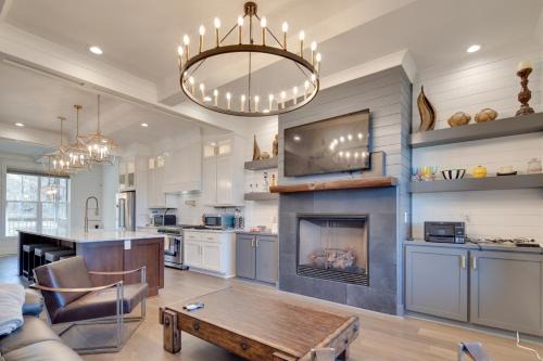 Clyde House | Fire Pit + Mountain Views! Waynesville Escape