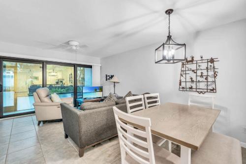 Park Shore House | First Floor - Quick Walk to Amenities