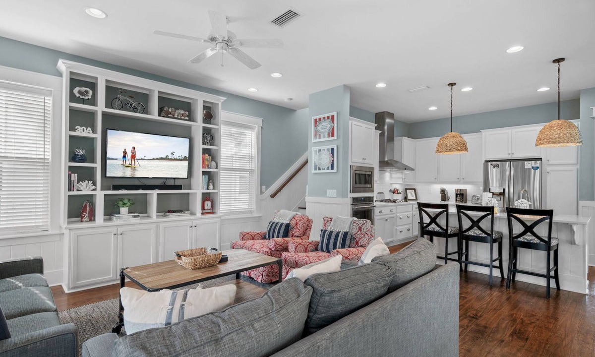 Santa Rosa Beach House | Fisher's Vitamin Sea 6-Seat Golf Cart and 5 Bikes 2 Resort Pools, Pickleball Courts!