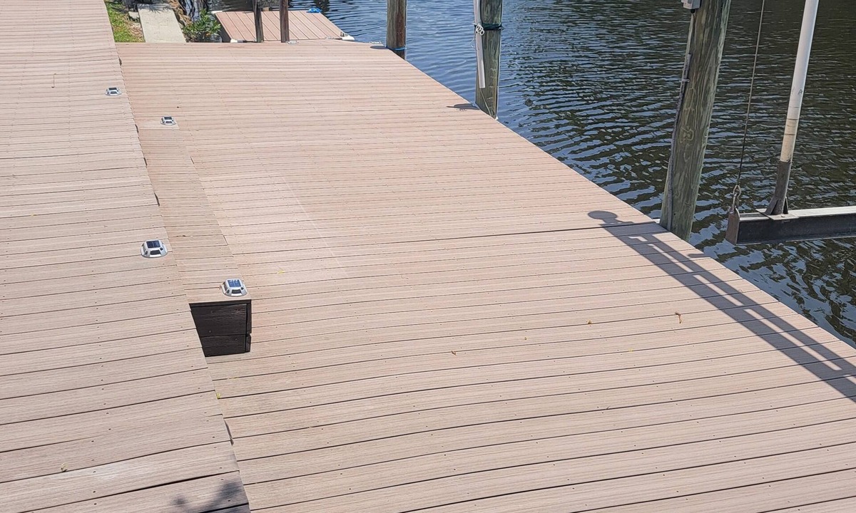 Homosassa House | Fisherman's Paradise w/Waterfront and 2 KING suites. Bring your boat! 40' dock