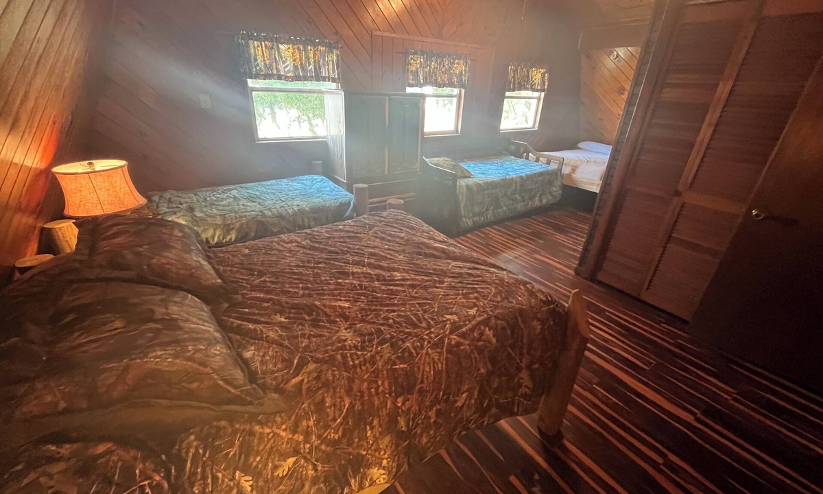 Moore Haven House | Fisherman’s paradiseThis Charming 3-bedroom house with WiFi, AC in Moore Haven,!