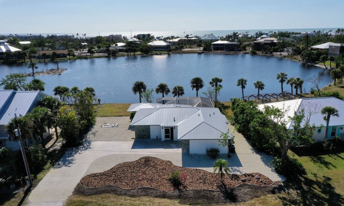 Murex Lakes House | Five Palms: Coastal Retreat w Private Pool on Lake