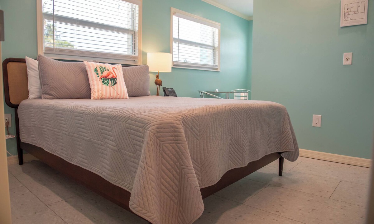 Mid Island Hotel | Flamingo Inn - Standard Queen-Handicap Room
