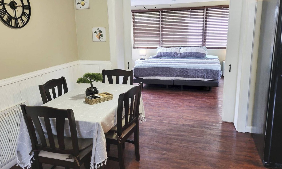 Pine Ridge House | Flat Rate✰Entire Home, Fully Equipped✰1 King BR✰1 Queen BR✰ 2 Twin Beds