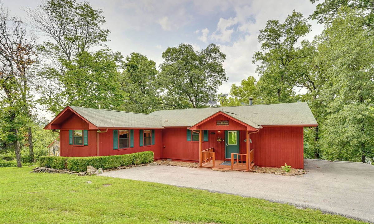 Flippin House | Flippin Home w/Fire Pit: Walk to White River!