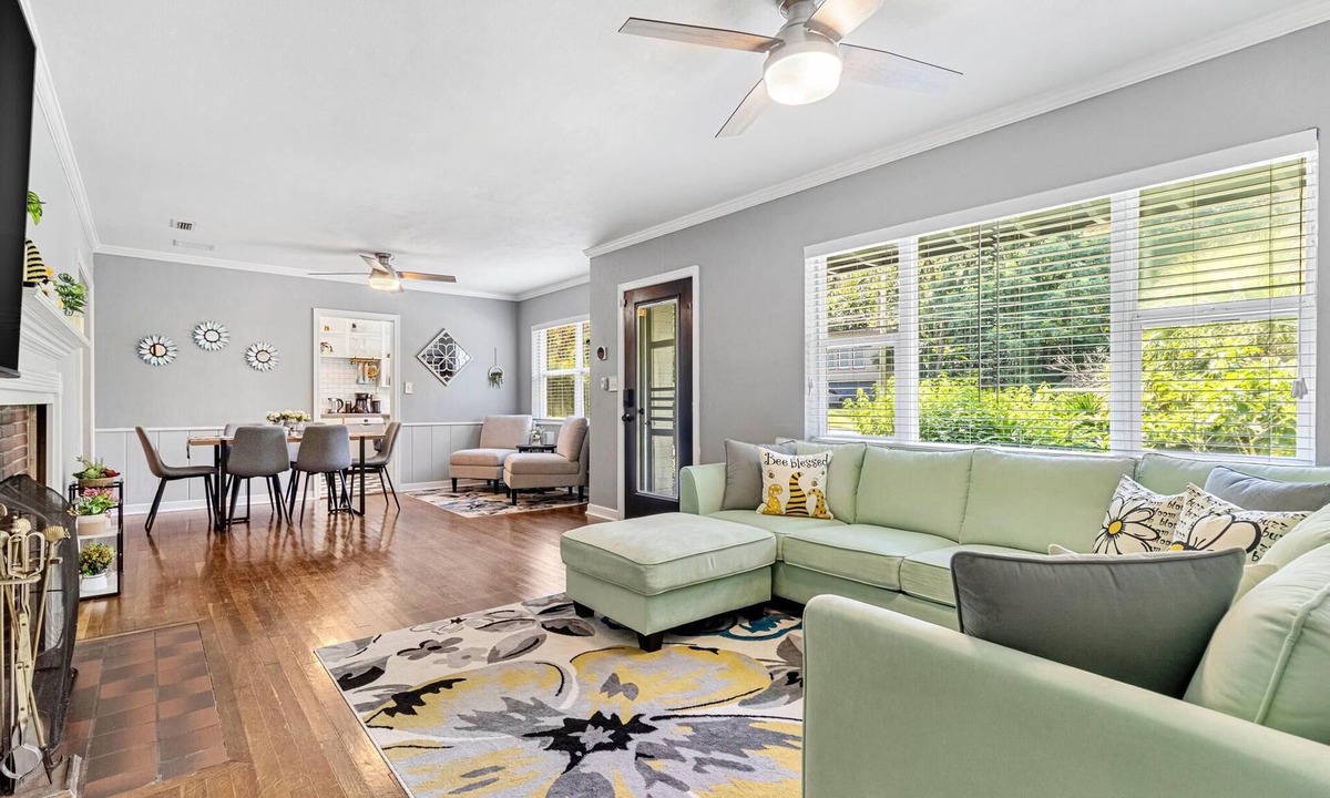 Gainesville House | Floral Oasis: A Whimsical and Charming Ambiance!