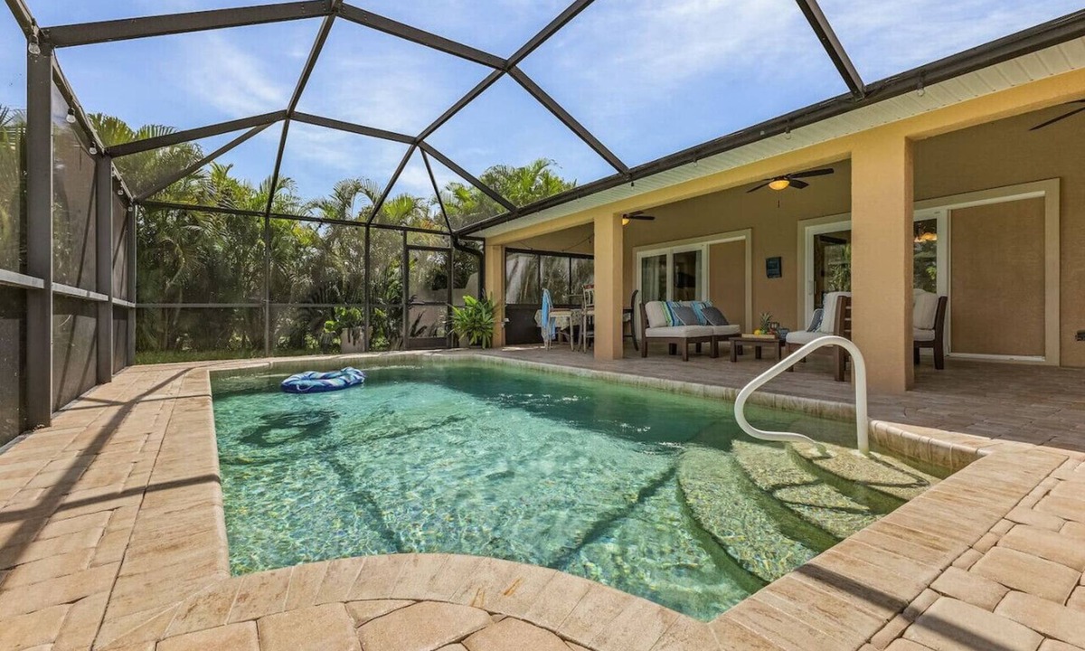Caloosahatchee House | Florida Paradise 4 Bed 2 Bath Pool Home