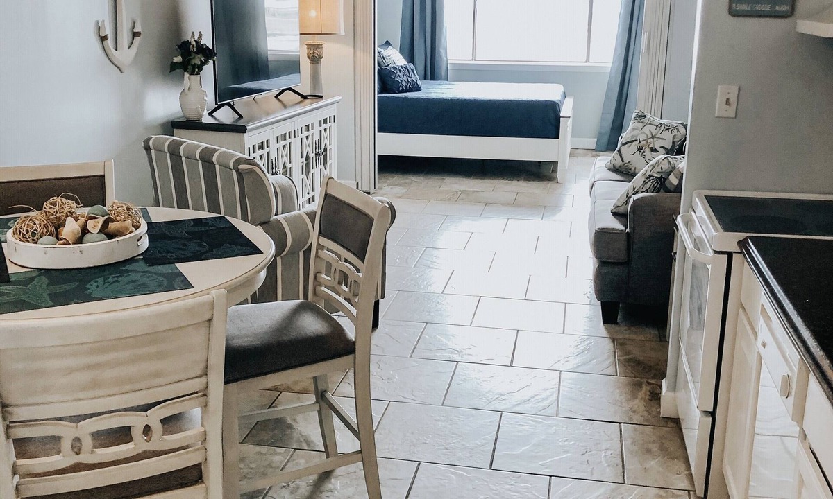 Navarre Beach Condo | Footsteps away from beautiful beaches 🏖🏝⛱