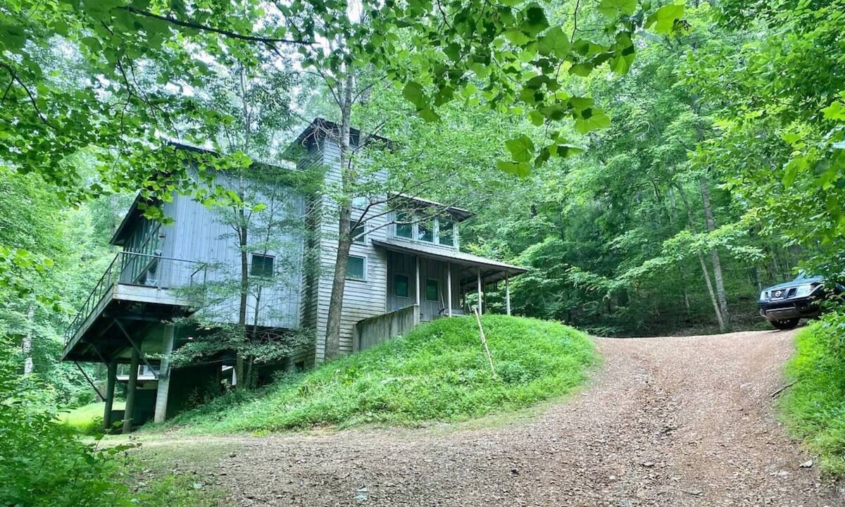 Franklin Hostel | Fork Inn's Parrot House in the Woods PH