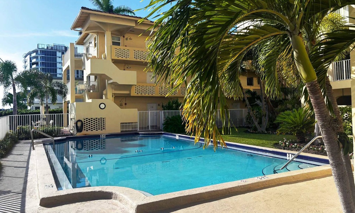 Central Beach Condo | Fort Lauderdale Yacht & Beach Club 316