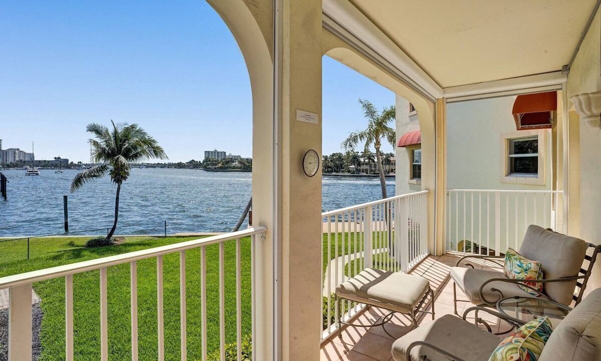 Central Beach Condo | Fort Lauderdale Yacht & Beach Club 209