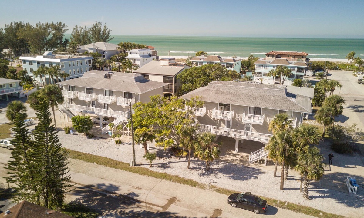 Holmes Beach House | Fountainhead Condo 3 2/2 Condo Steps To white Sugar Sand Beach, Large Pool