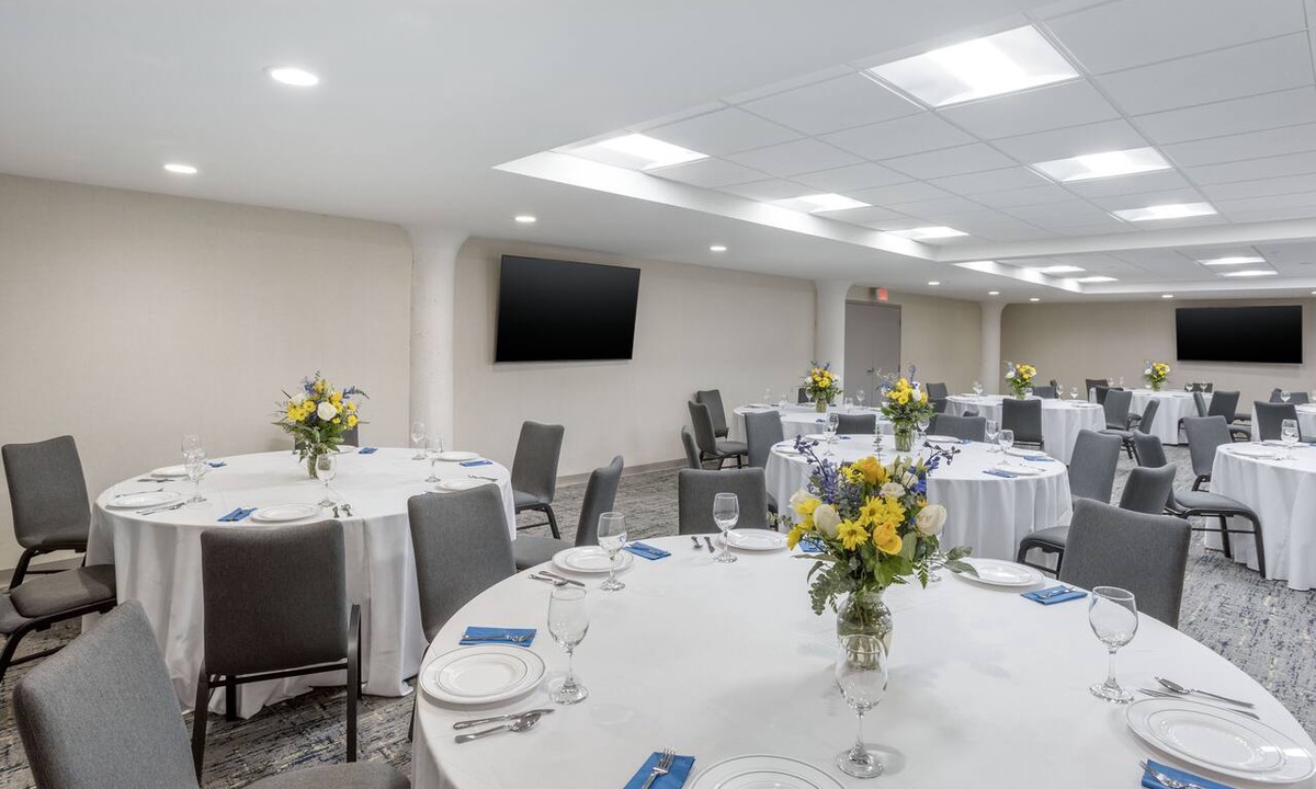 Newark Hotel | Four Points by Sheraton Newark Airport