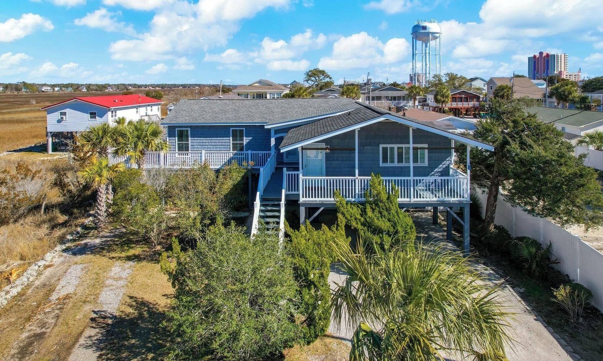 Cherry Grove Beach House | FOUR TEN at Cherry Grove-3BD/2BA Sleeps 10, with space to park boat or trailer.