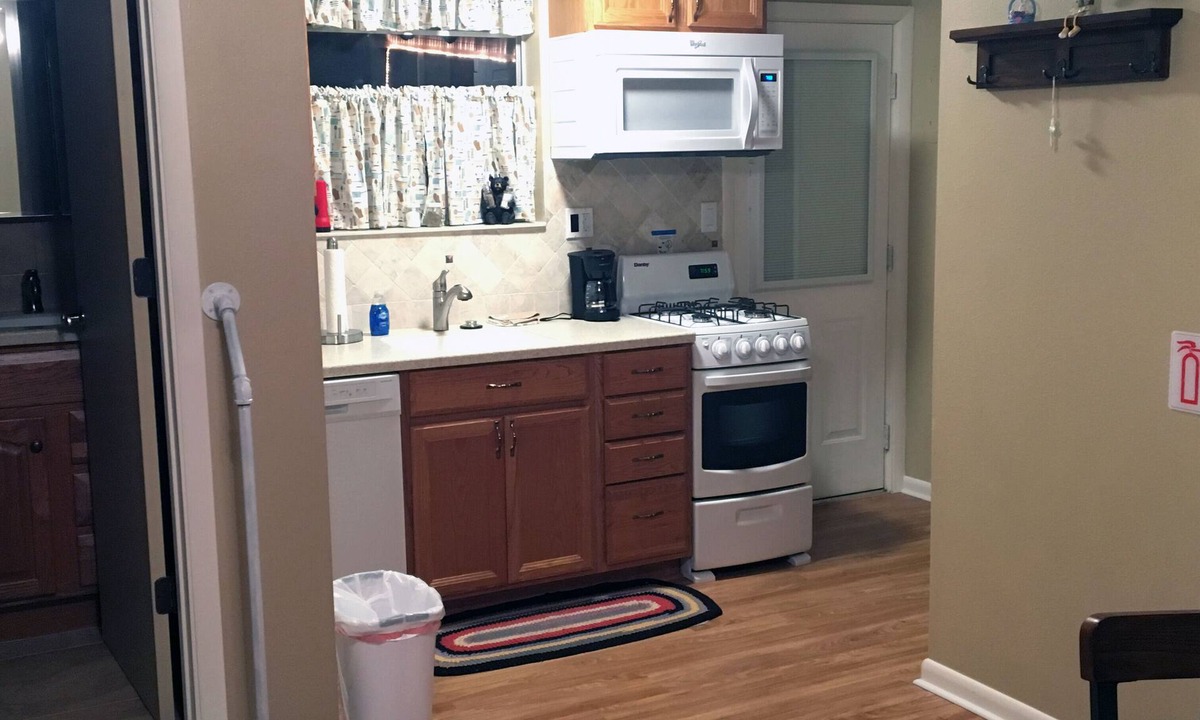 Tavares Cottage | Fox Haven Cottage - A cozy one bedroom cottage