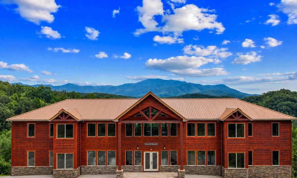 Pittman Center Cabin | Foxwood Mansion: Views, Theater, Hot Tubs & More!