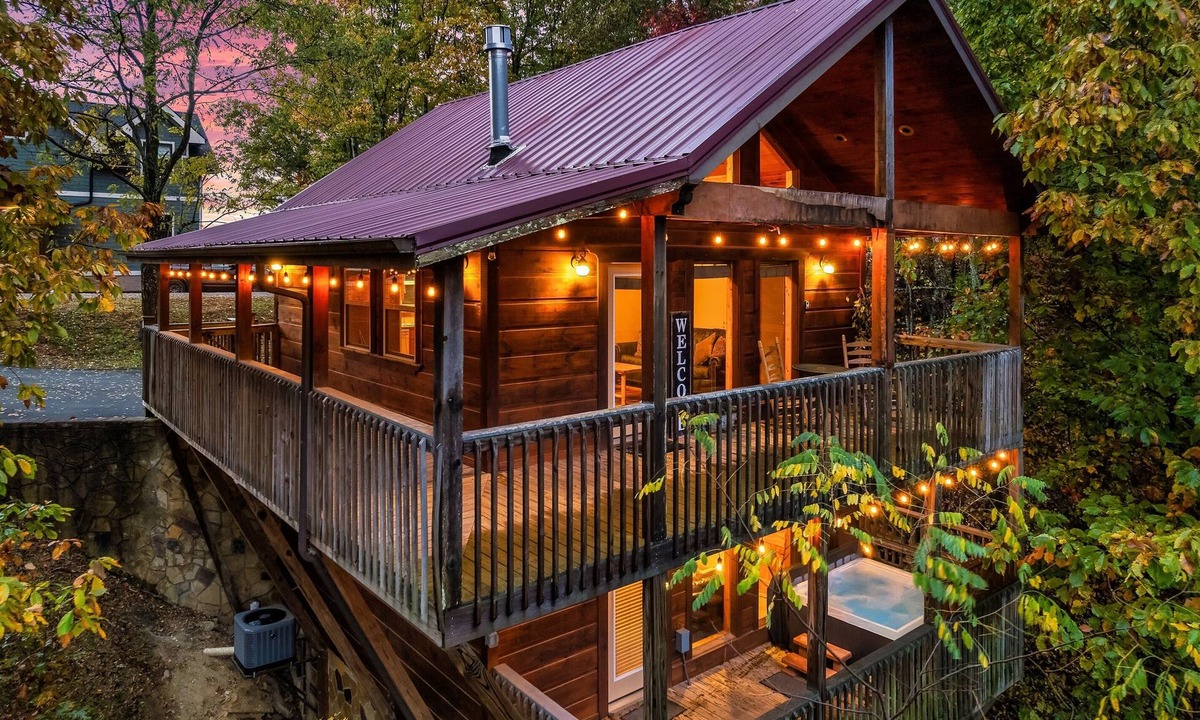 Sevierville Cabin | Free Dollywood Tix+MtnViews+Pool+Couples+DogsOK