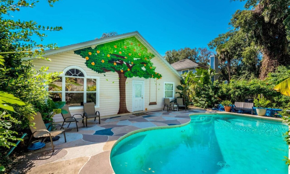 Jacksonville Beach Apartment | FREE Heated Pool, 2 Kings, Sleeps 10