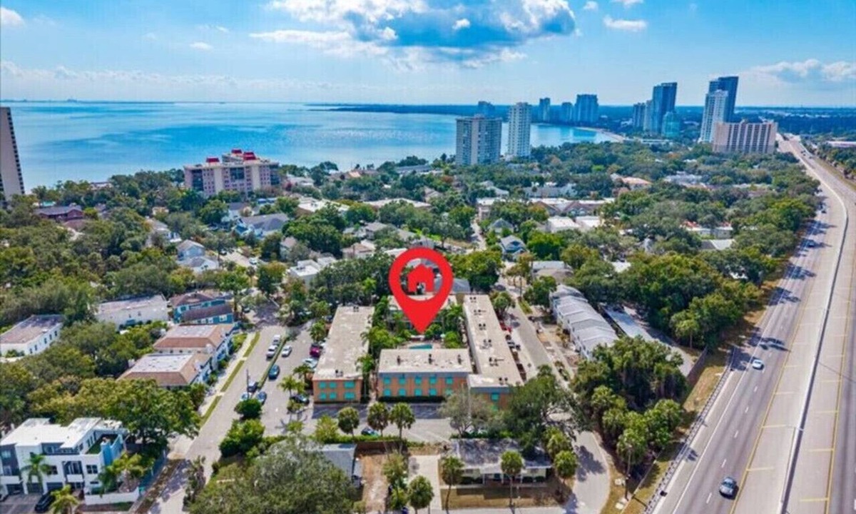Bayshore Gardens Apartment | Free Parking - Pool - Bayshore Resort-Style 2BD