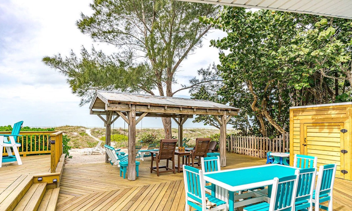 Independence Square House | FREE PERKS INCLUDED!! Seahorse Cottage 4 - GULF FRONT HOUSE!