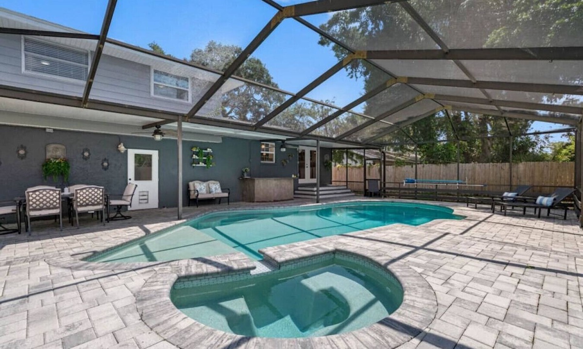 Largo House | French Villa with Heated Pool & Spa