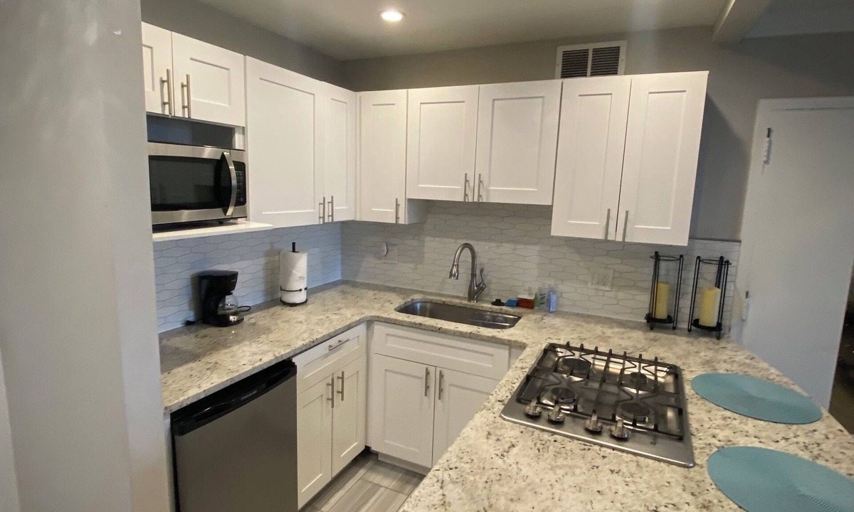 Peachtree Center Condo | Fresh, Updated, & Cozy 1BR, 1BA in Midtown - Sleeps 4,Near Attractions & Dining!