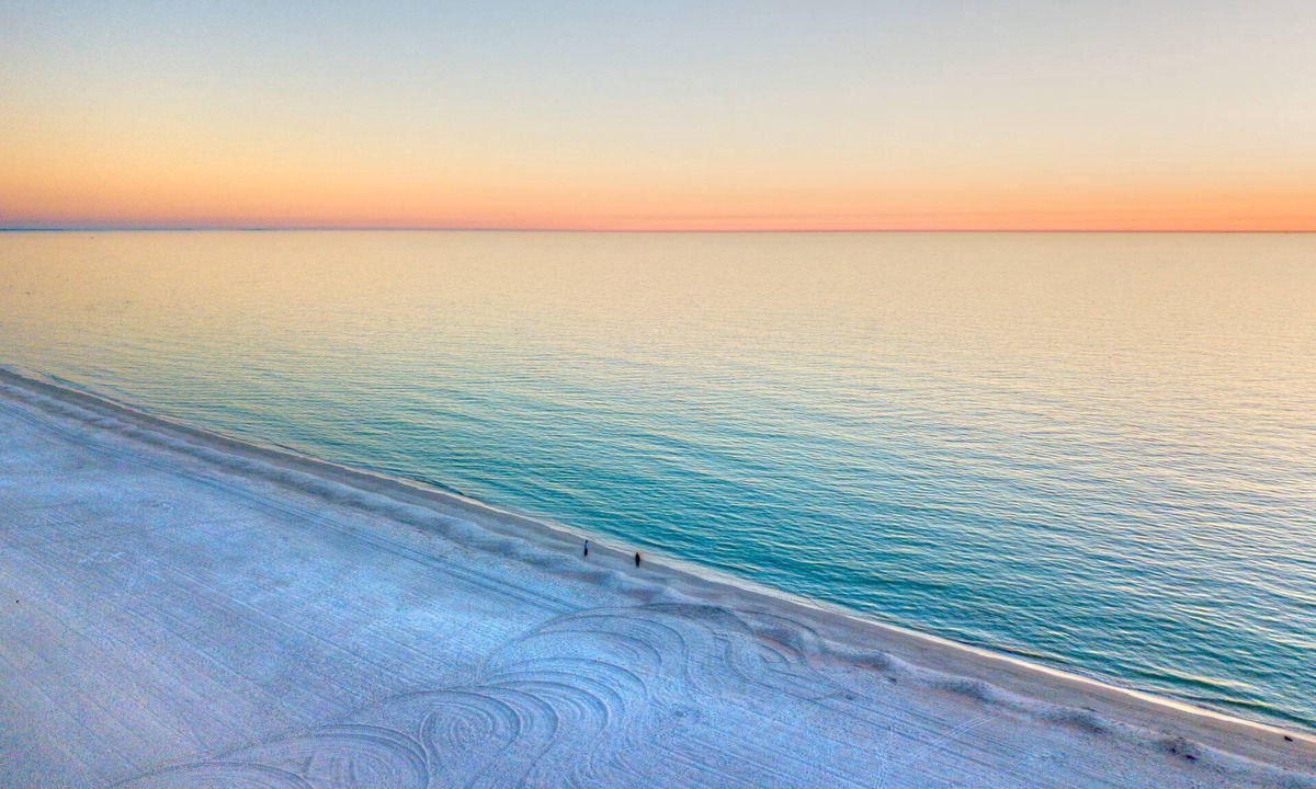 Treasure Island Condo | Fresh vintage beach vibes! Happy day getaway w/beachfront access, community fire pit & lounge area.